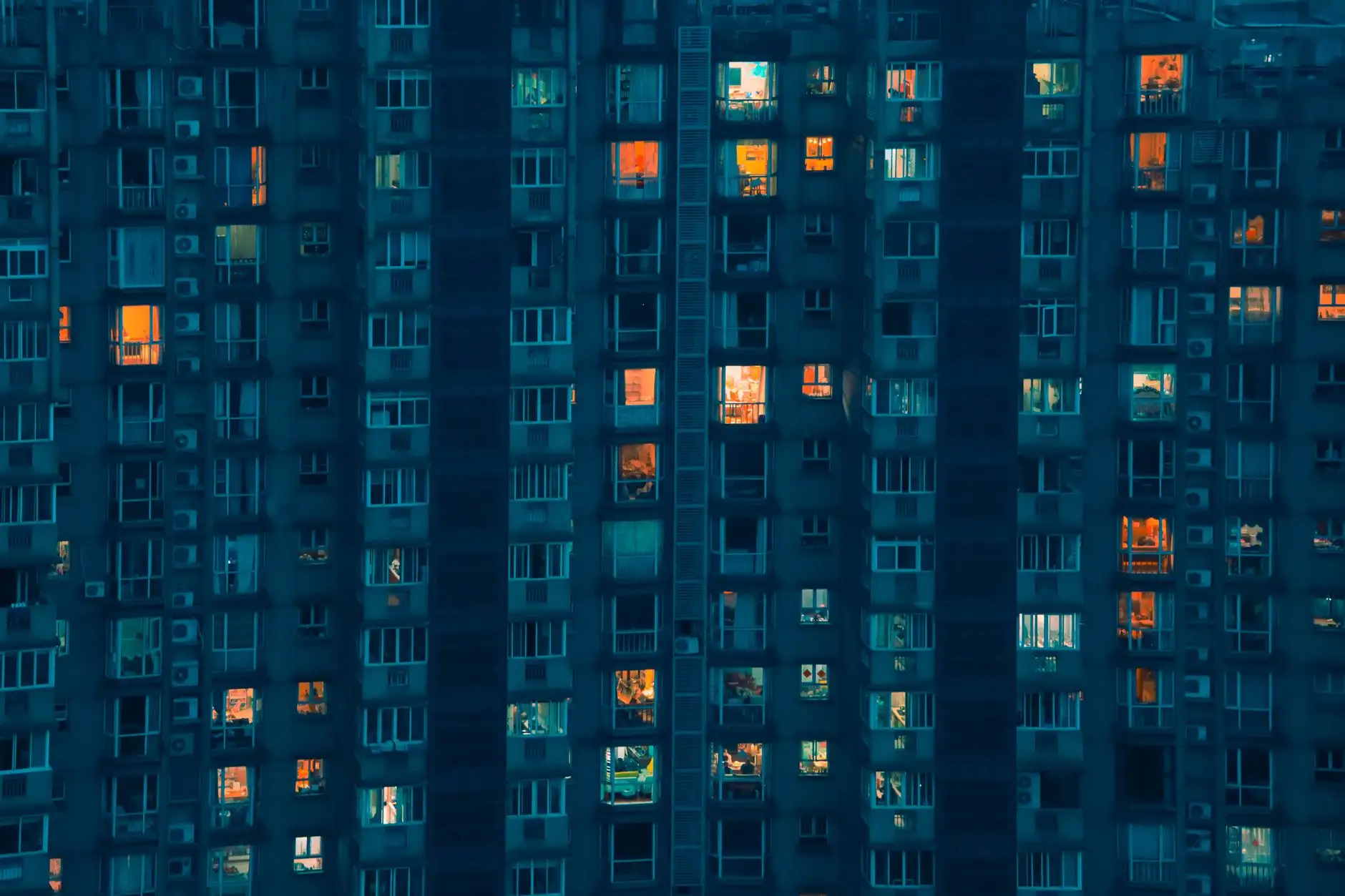 高层建筑夜景照明方案设计:洗墙灯安装角度与光效优化正文配图 1