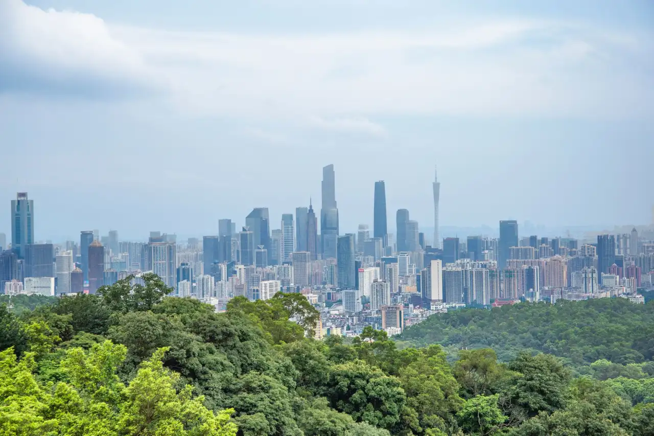 商业建筑夜景照明方案:点光源与洗墙灯组合应用效果对比