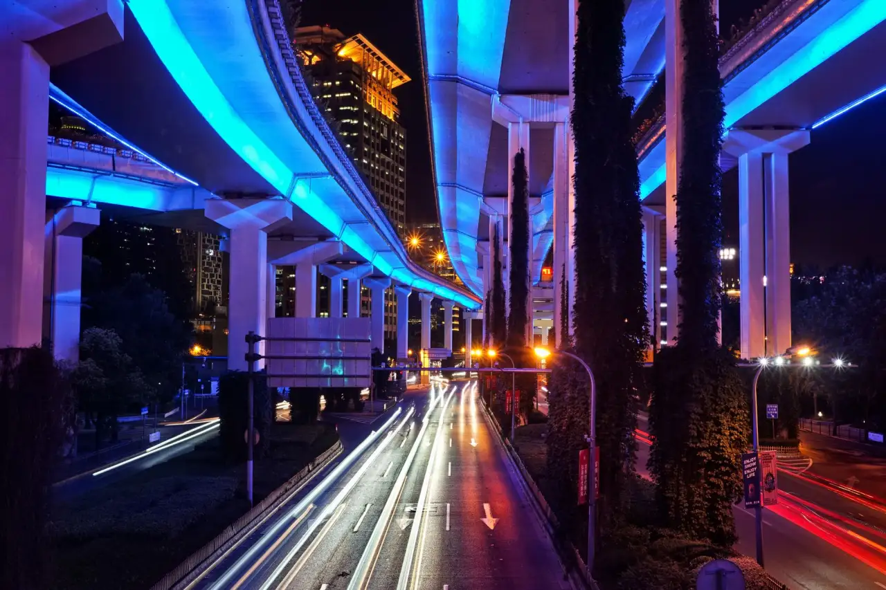 点光源在商业建筑夜景照明中的应用效果与设计技巧