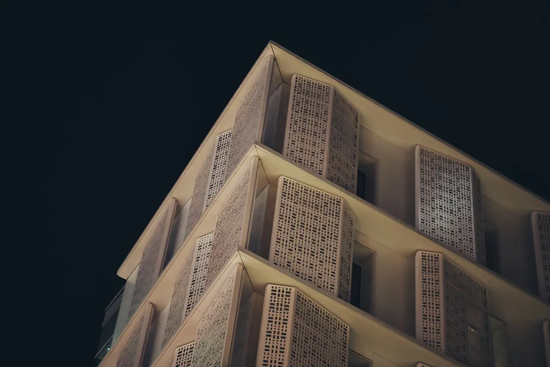 高层建筑夜景照明方案设计流程及光效控制技术解析正文配图 1
