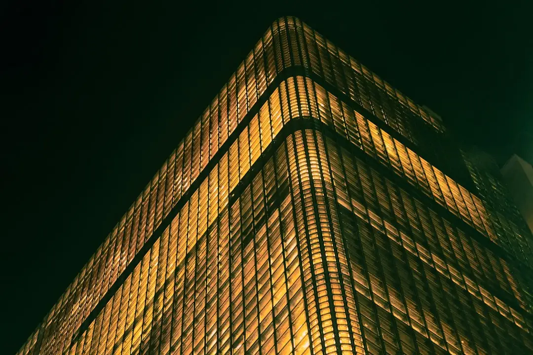 杭州明灯科技:高层建筑夜景照明工程中LED洗墙灯应用技术要点正文配图 2