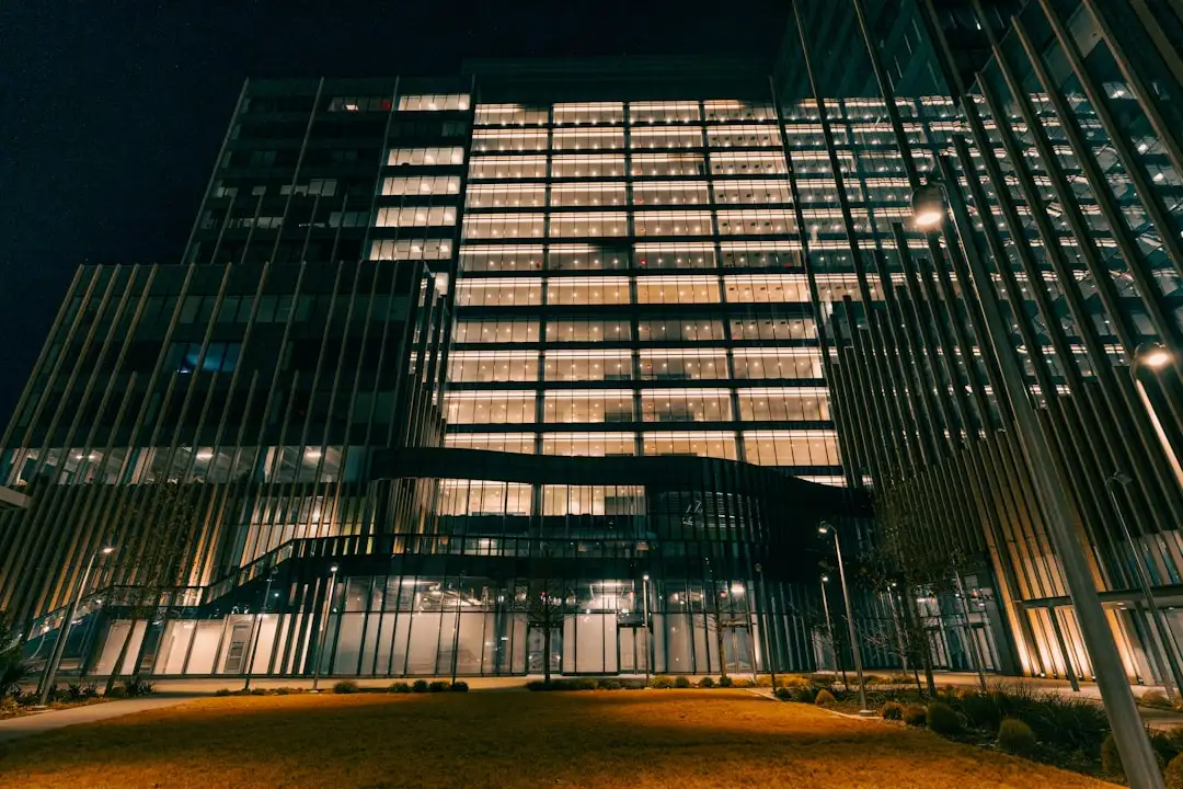 高层商业楼宇夜景照明设计:明灯科技LED洗墙灯应用案例正文配图 1